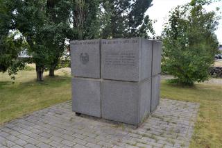 Sotakoulun muistomerkki